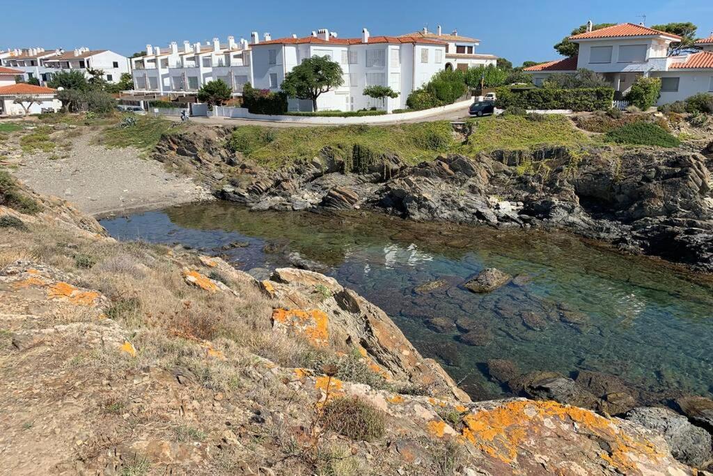 Beachfront Duplex With Terrace And Sea Views - Cadaqués Extérieur photo