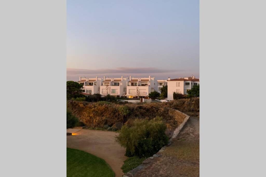 Beachfront Duplex With Terrace And Sea Views - Cadaqués Extérieur photo