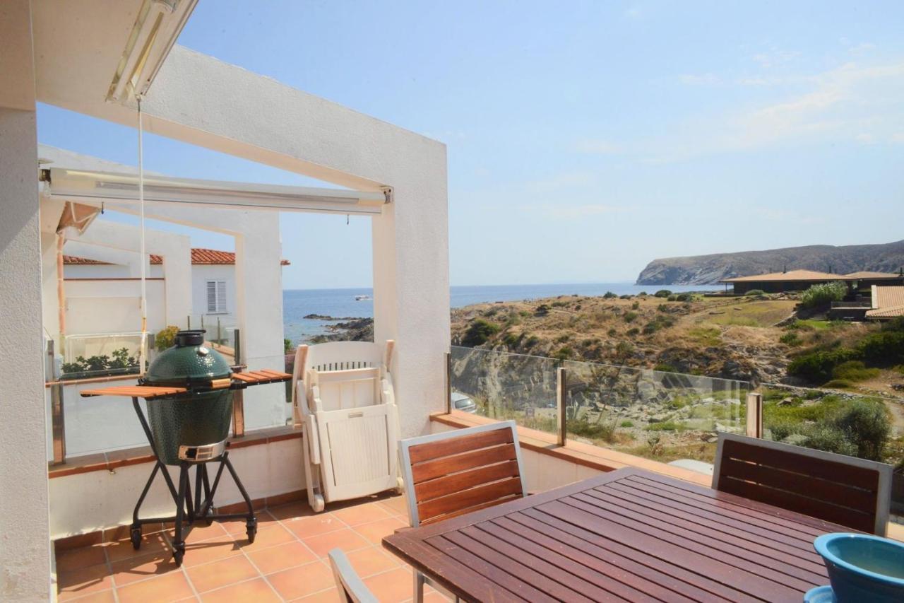 Beachfront Duplex With Terrace And Sea Views - Cadaqués Extérieur photo