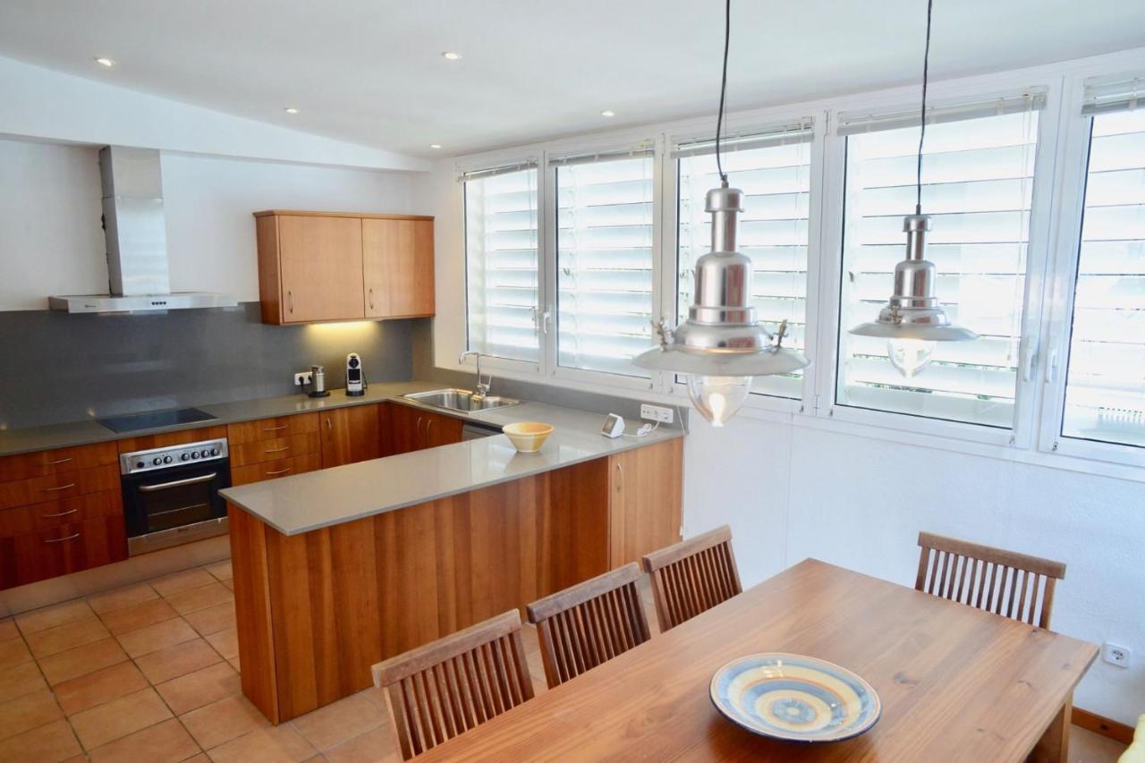 Beachfront Duplex With Terrace And Sea Views - Cadaqués Extérieur photo